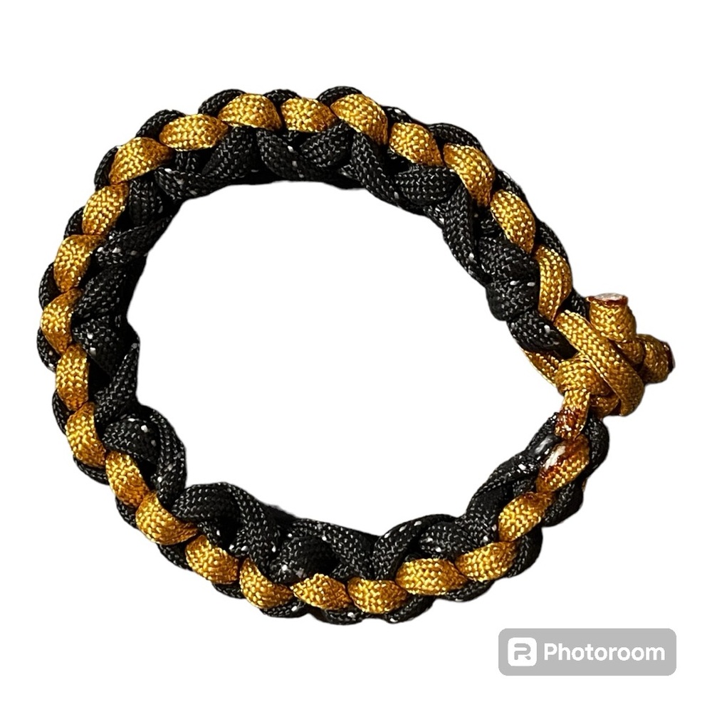 Paracord Bracelet in Gold/Reflective Black